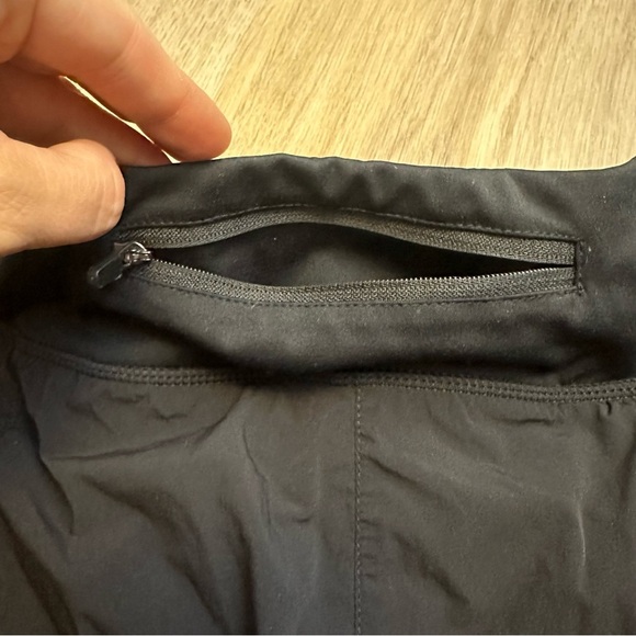 Soothfeel Black Double-Layer Athletic Shorts with Reflective Details - Picture 5 of 5